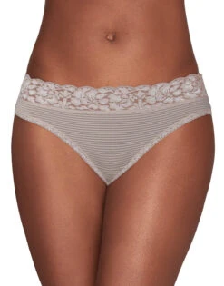 Vanity Fair Flattering Lace Bikini 18285